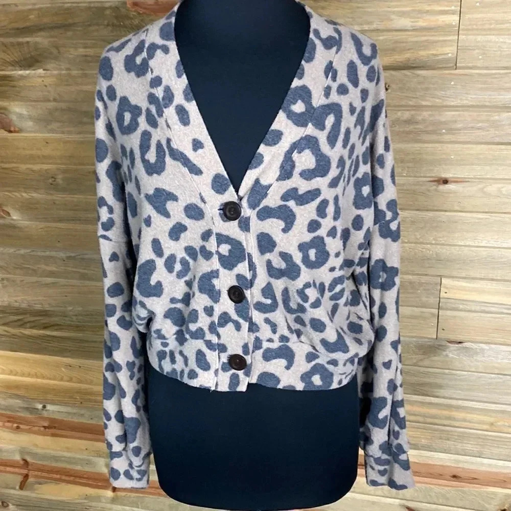 Final Touch Super Soft Animal Print Cardigan Size Small 0913